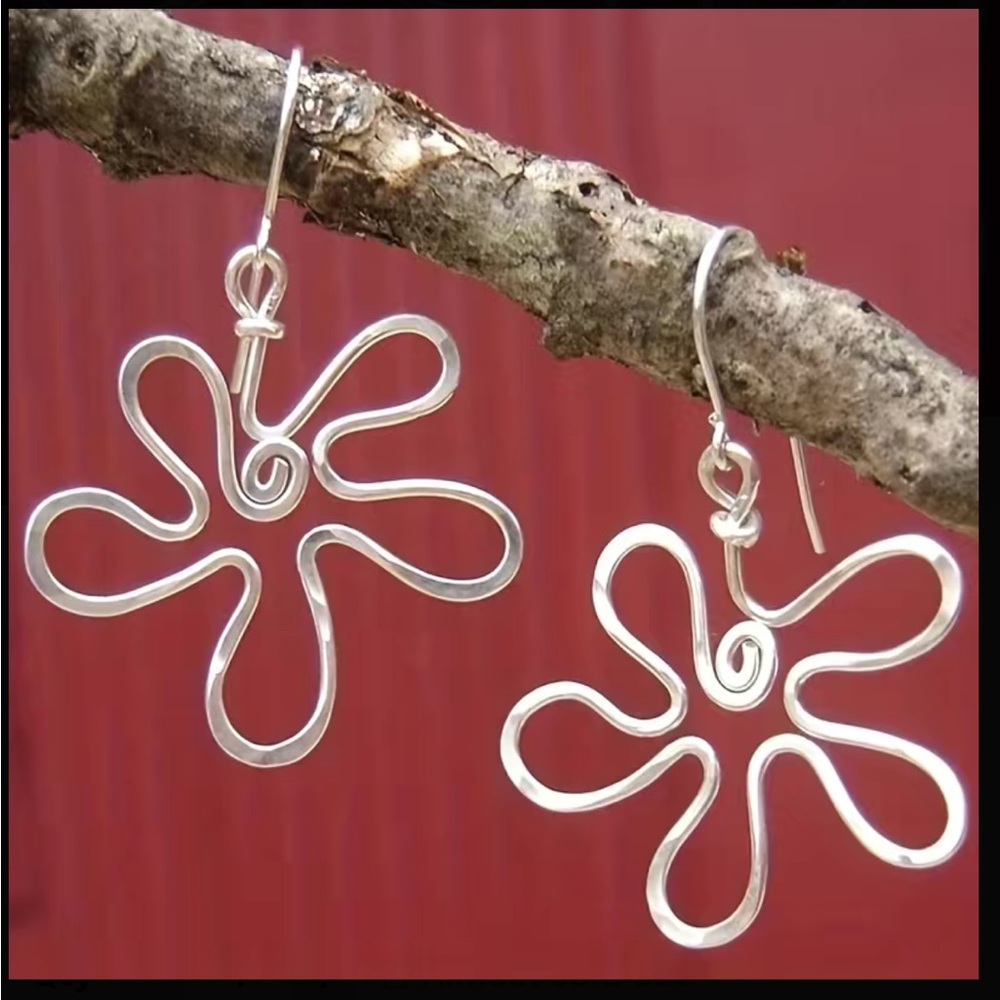 Boho Style Twisted Silver Metal Daisy Drop Earrings
